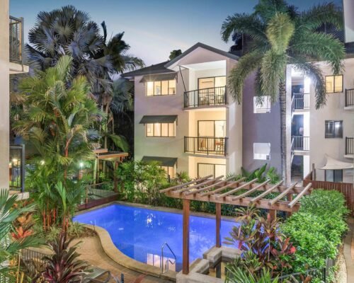 Bay-Villas-Resort_002_BV2-Twlight-Pool-TWO-Balcony